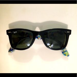 Ray-Ban Wayfarer Classic Sunglasses